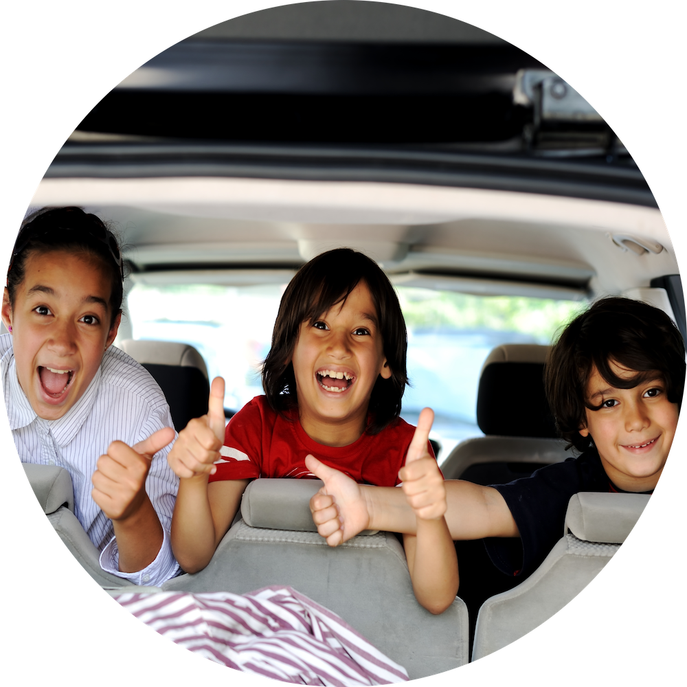 3_niños_coche