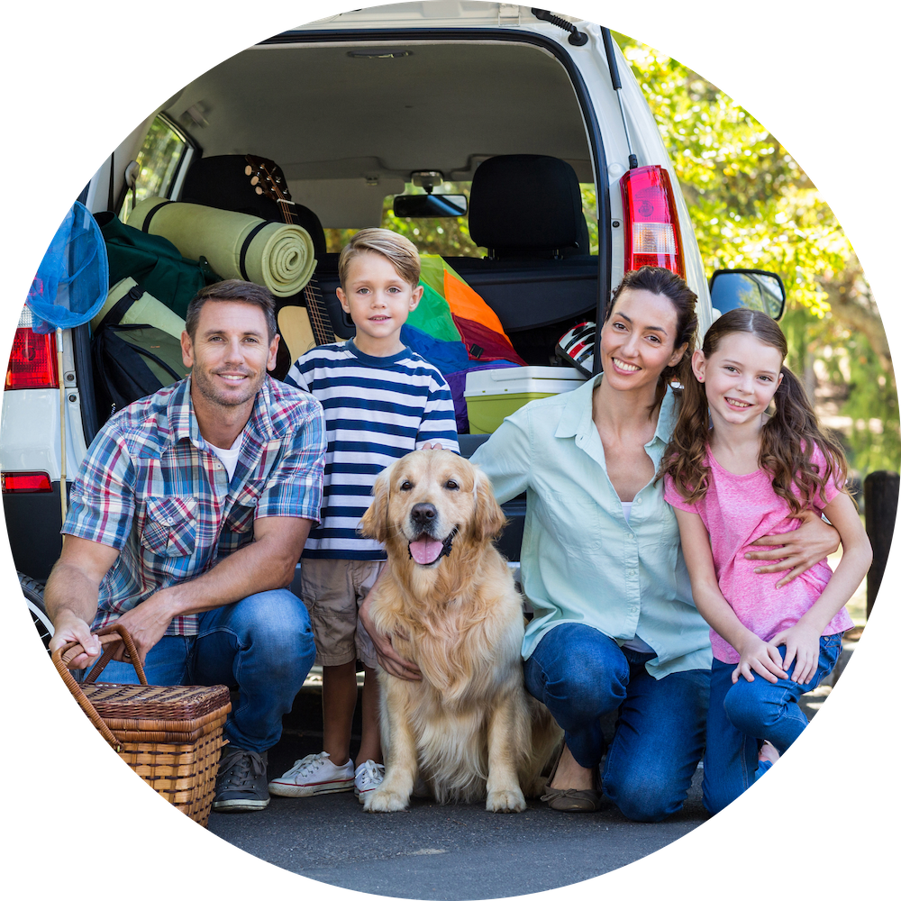 familia_niños_coche